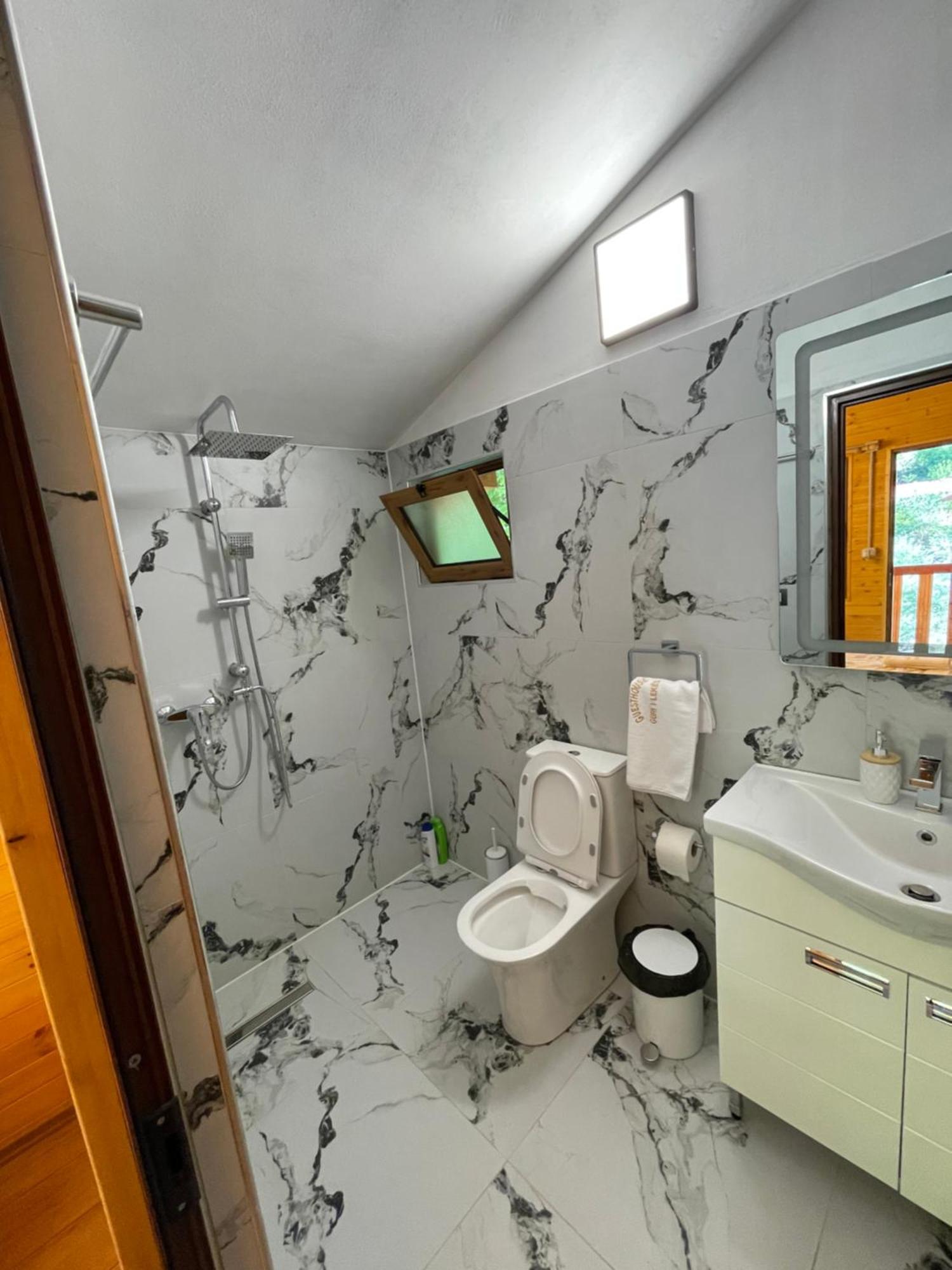 Guri I Lekes Guesthouse Moll' e Shoshit エクステリア 写真